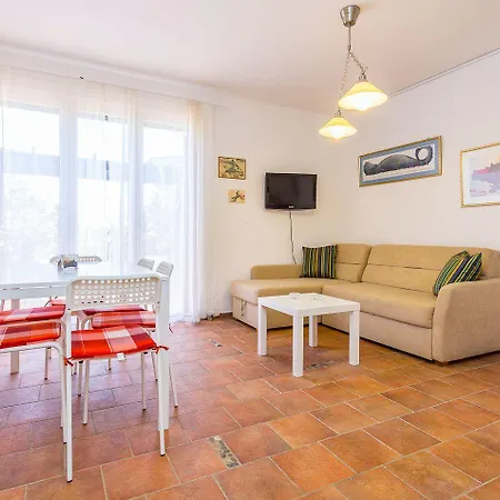 Komfortable Mit Balkon Und Meerblick * Ližnjan